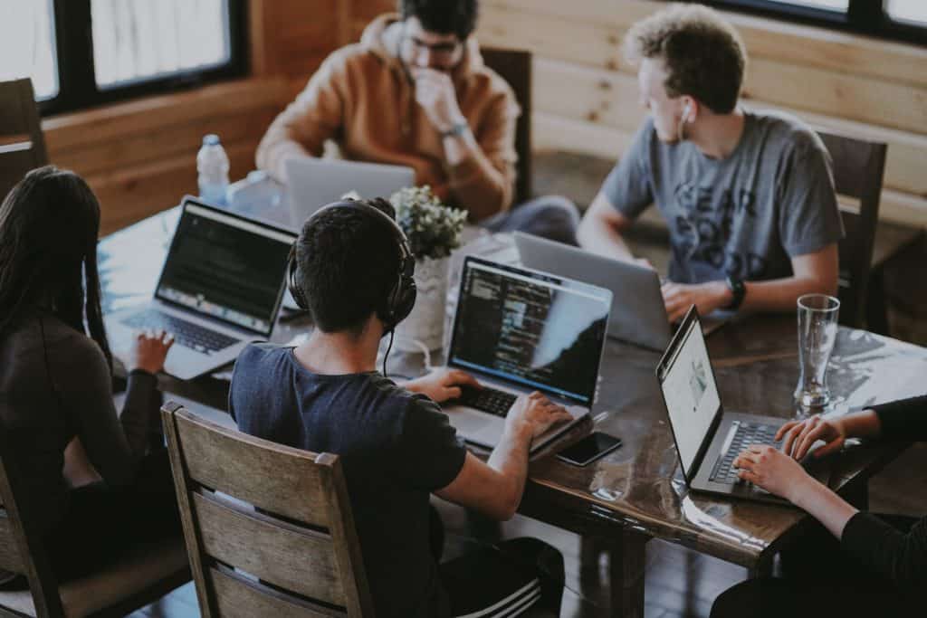 digital marketing junior job: teamwork