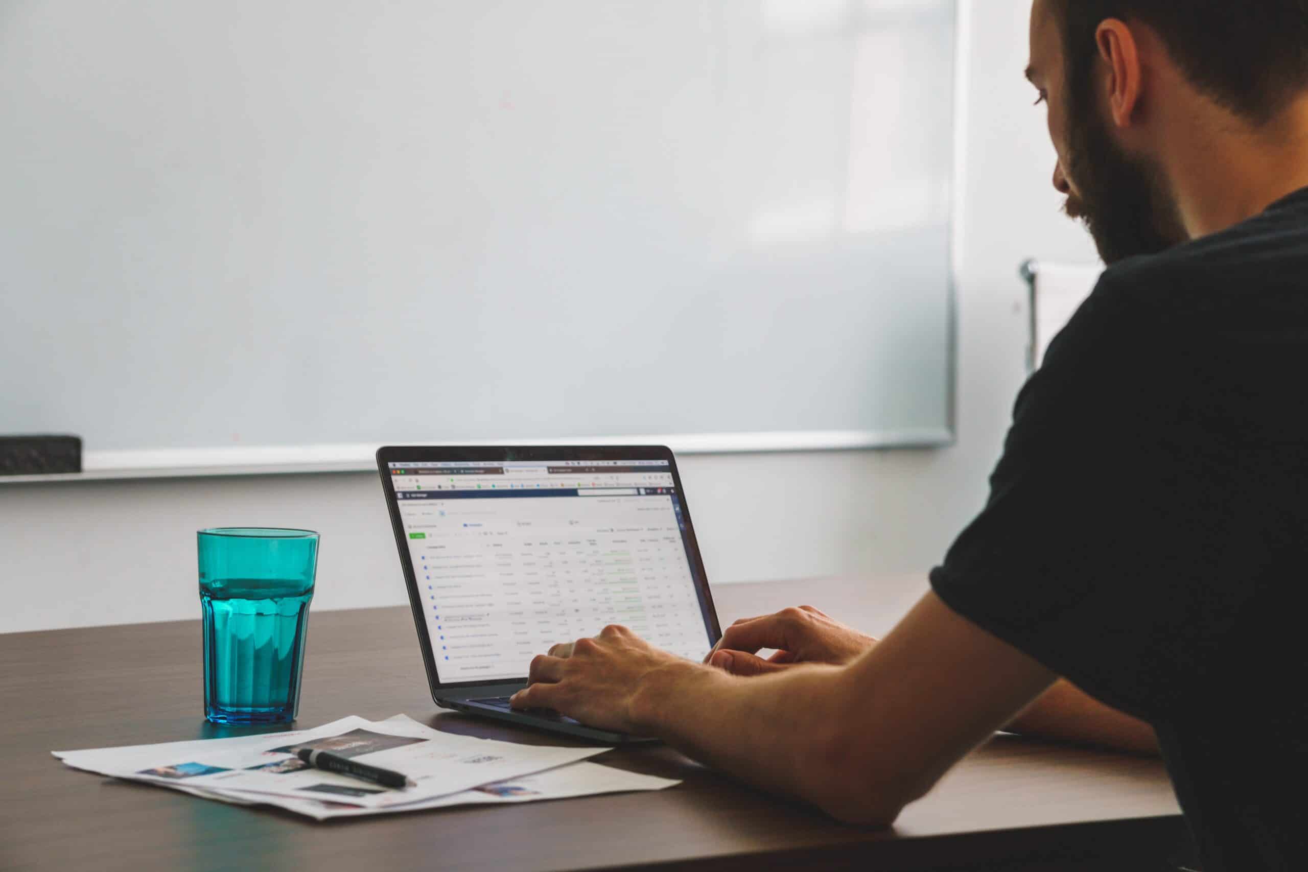 Digital marketing strategy: online ads