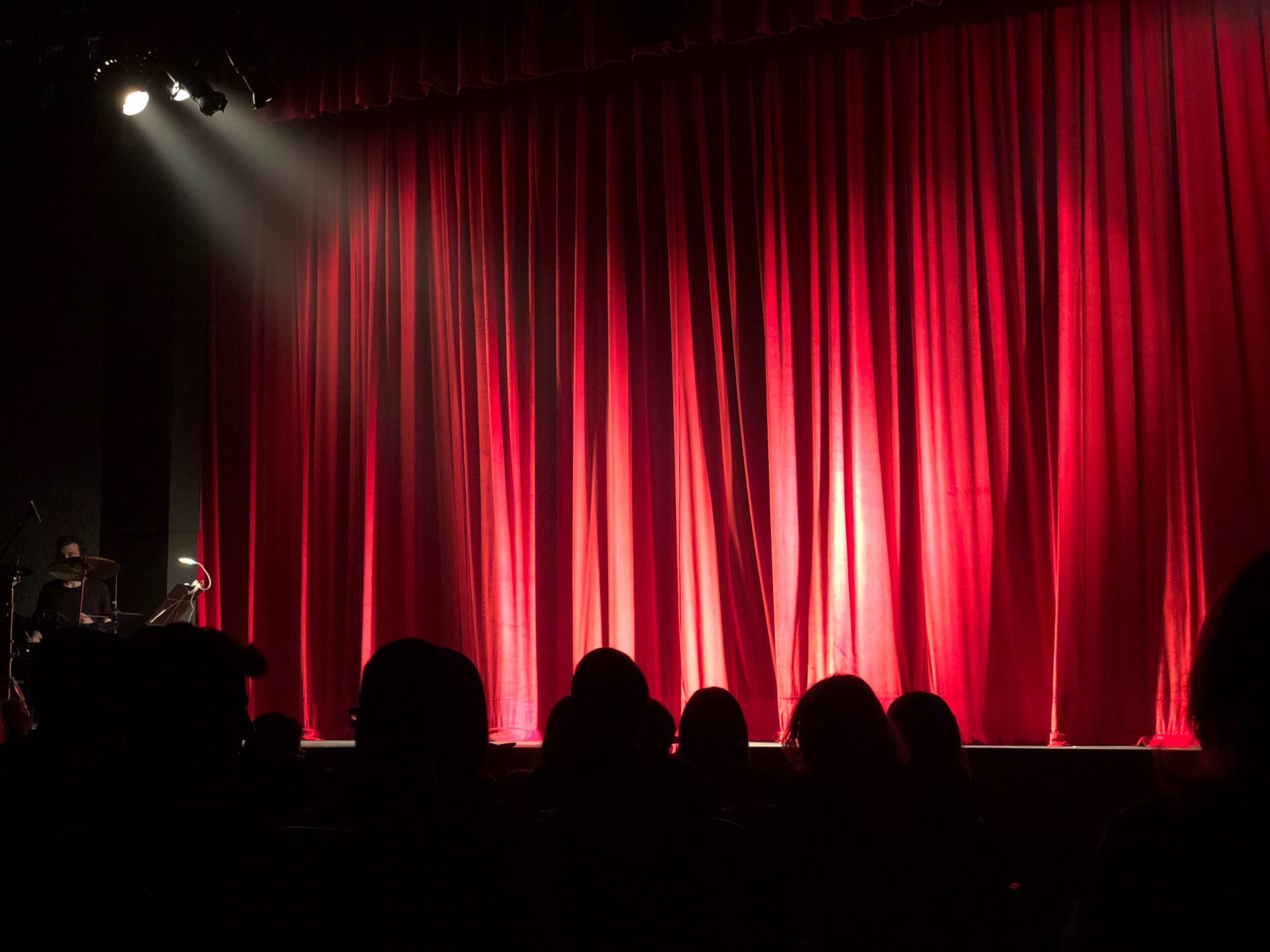 gag house comedy curtain