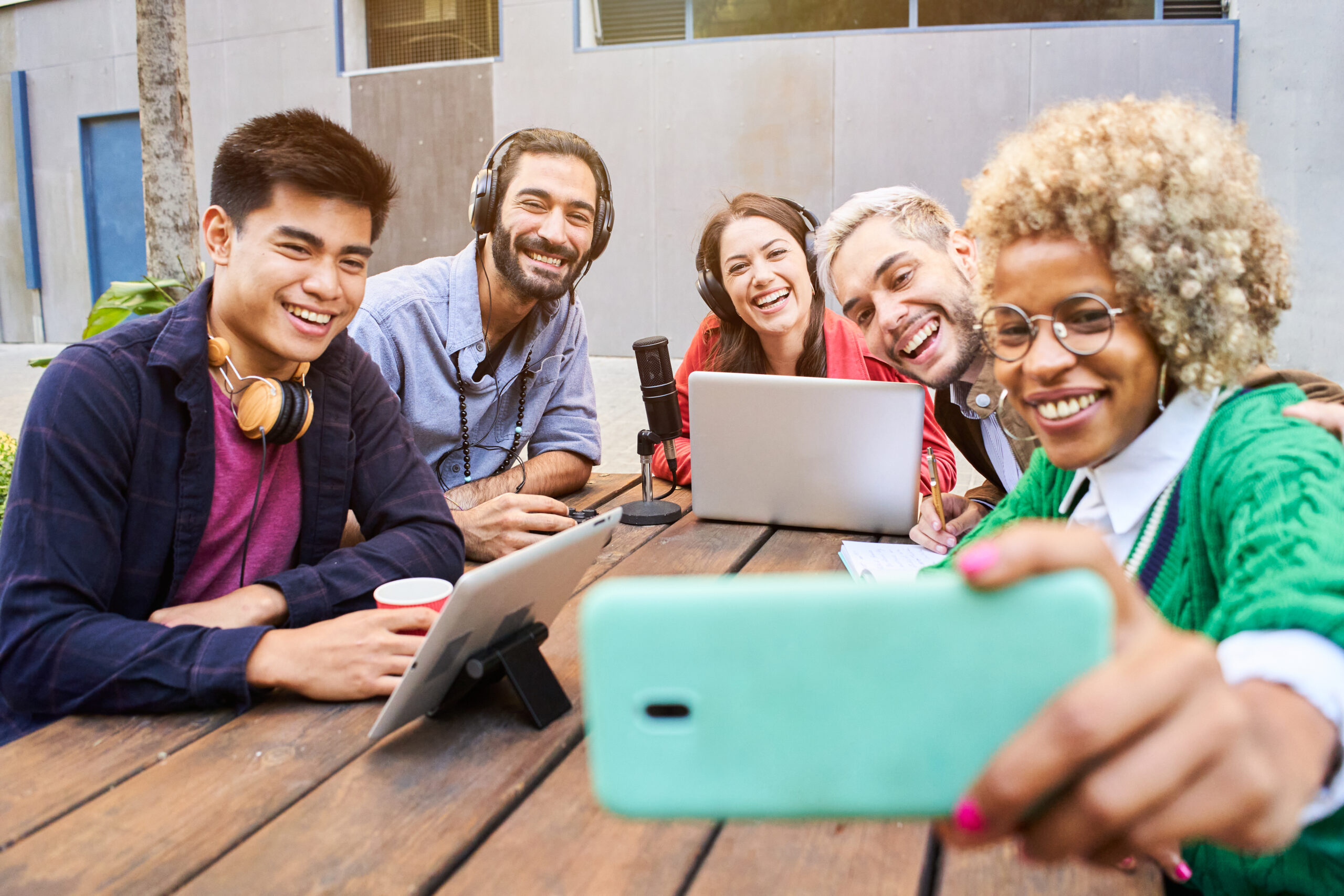 Happy-friends-taking-selfie-for-Discover-the-Best-Times-to-Post-and-Boost-Your-Social-Media-Engagement-scaled.jpg
