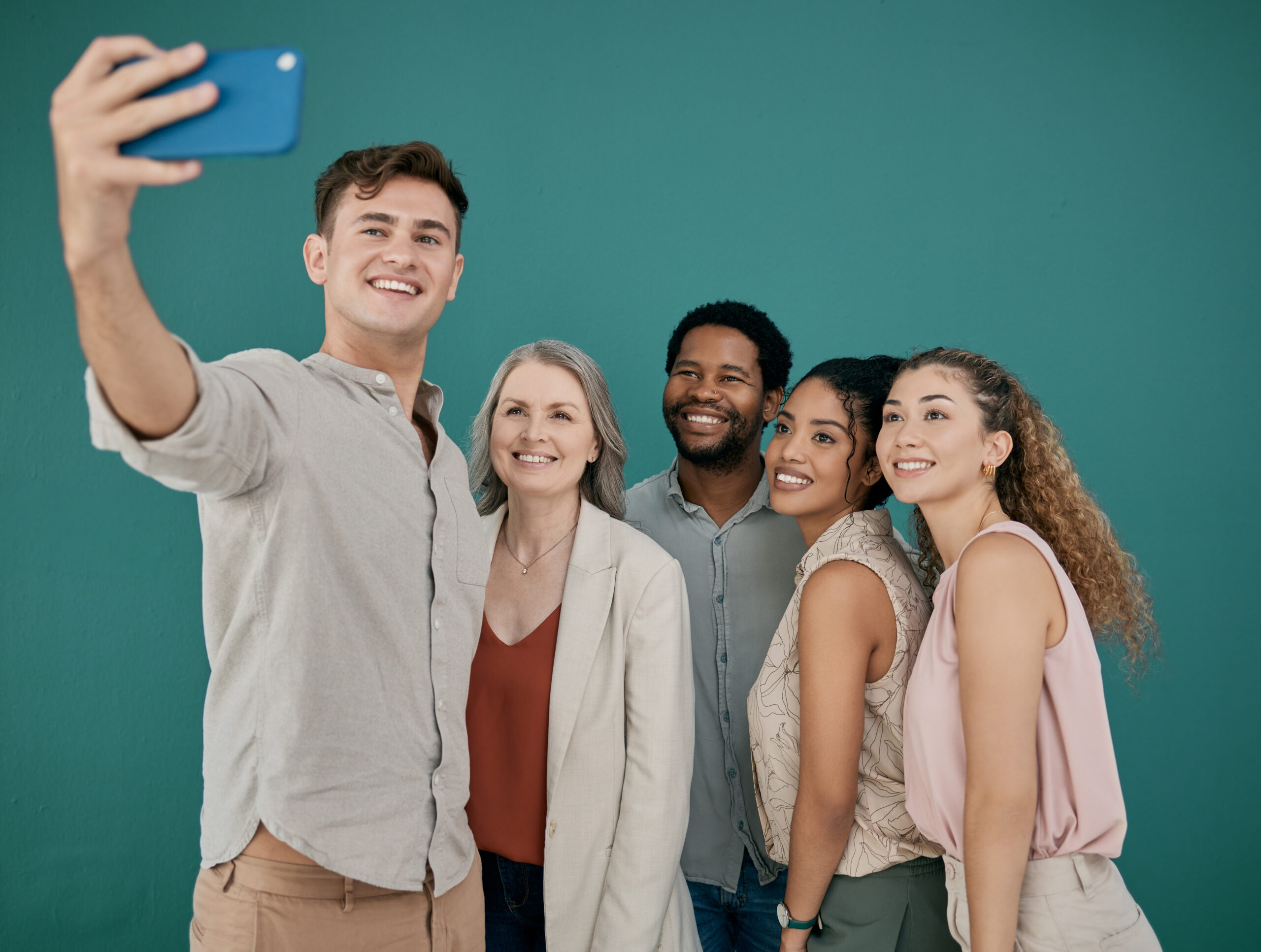 Old Features on Facebook That Will Take You Back - group taking a selfie