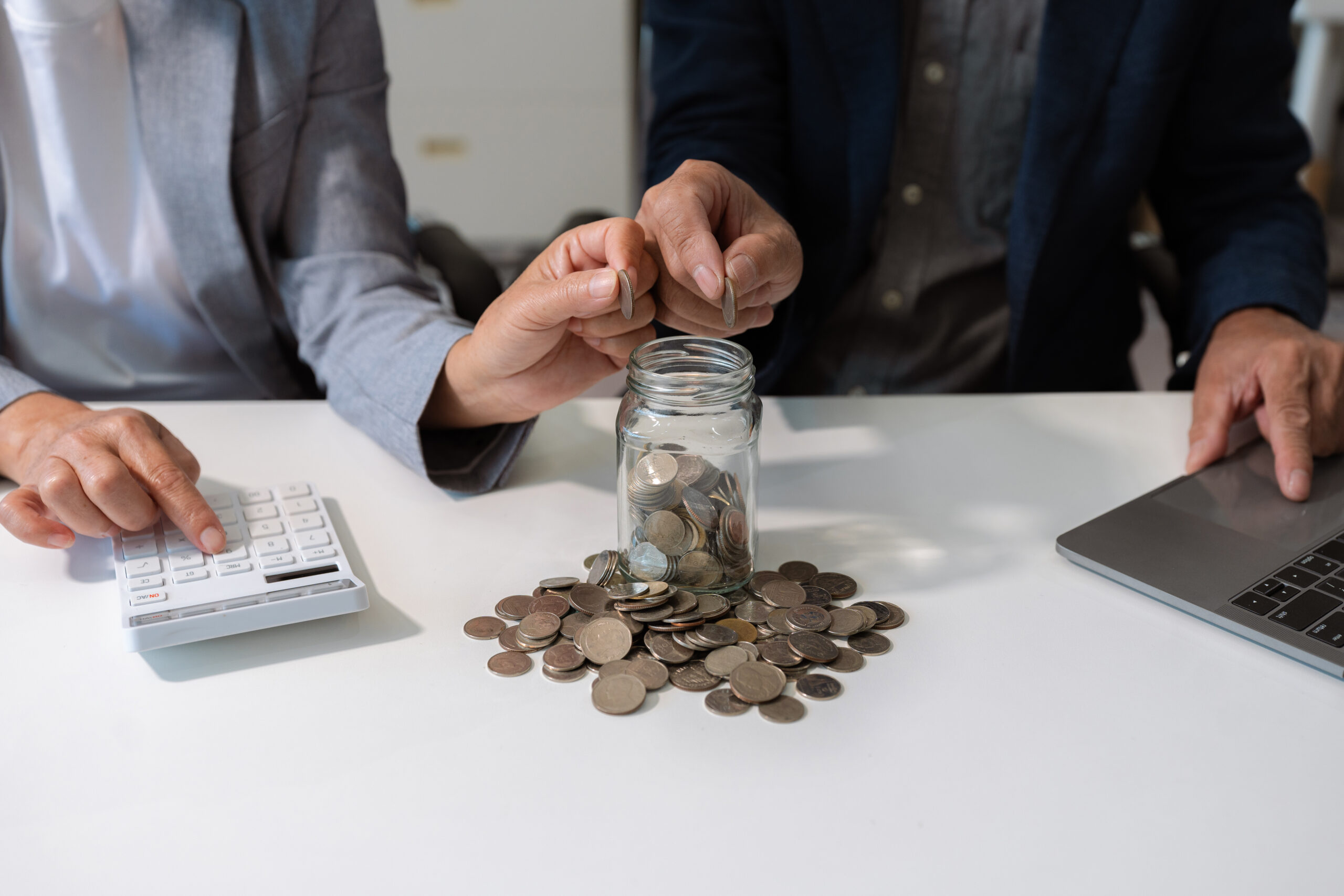 Best Commission Models for Affiliates - People Counting Money