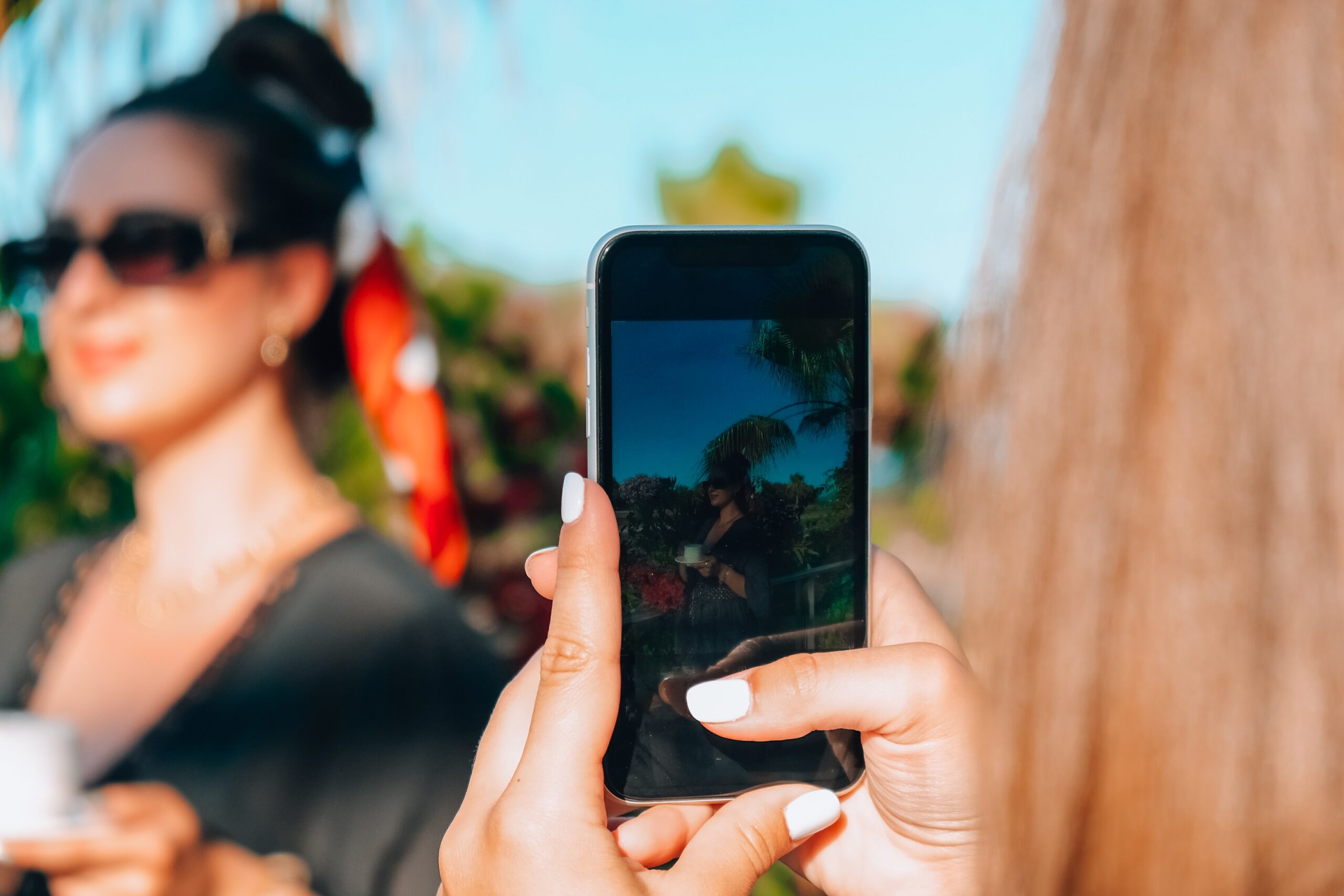 Best Content for Instagram Growth How To Boost Your Follower Count - Girls taking instagram photo on holiday