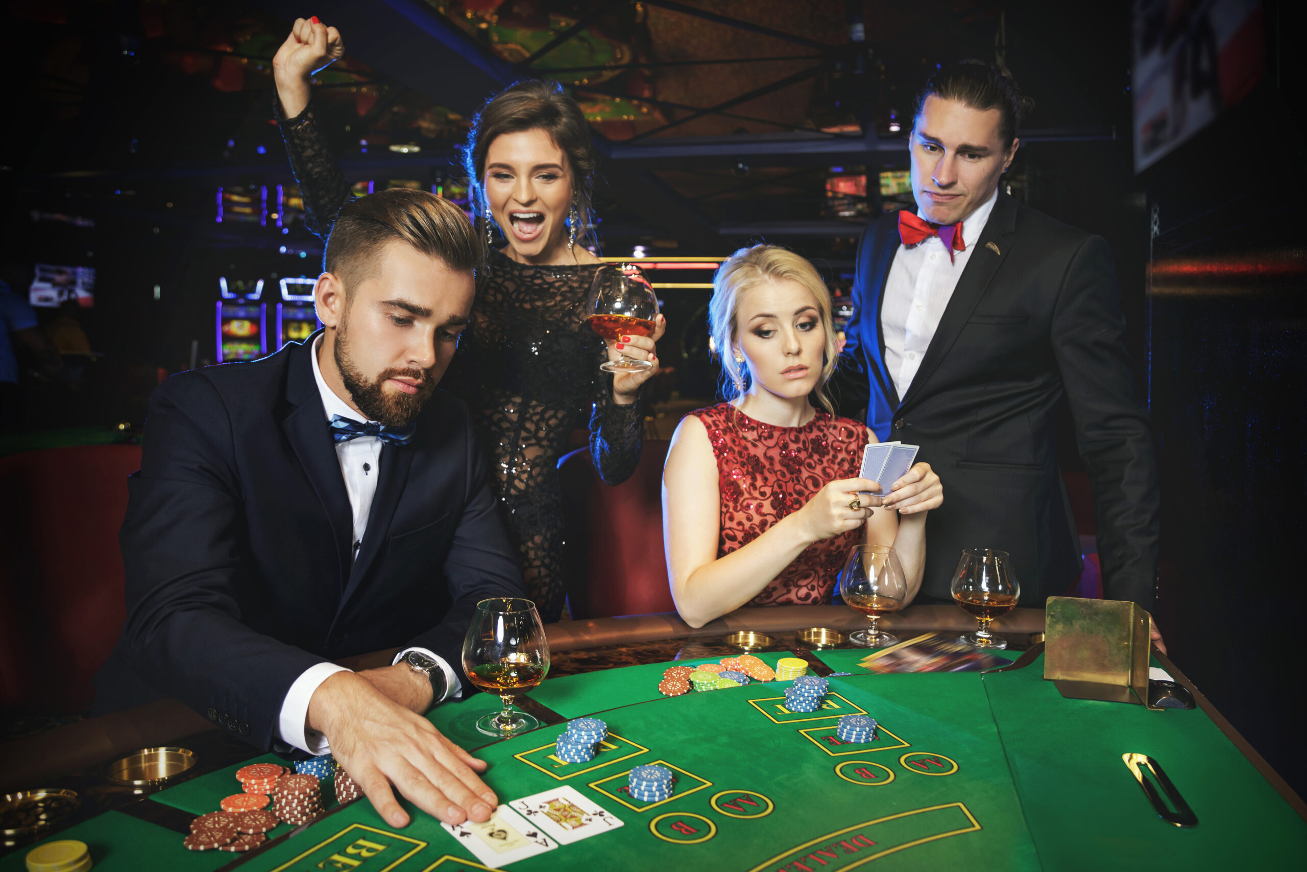 Effective Casino Customer Retention Strategies to Enhance Player Loyalty - Players around Poker Table