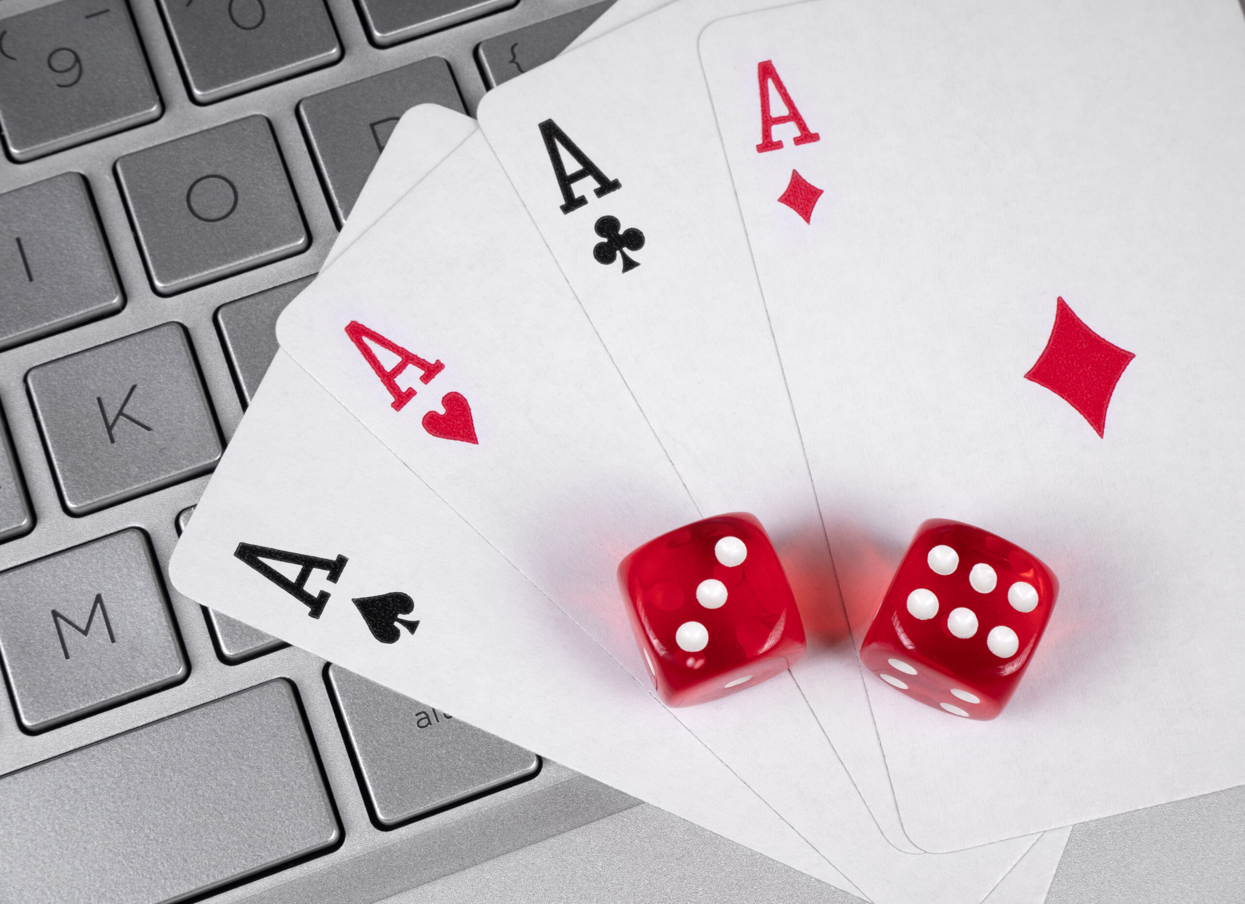 Grow Online Casino Traffic and Boost Engagement - Laptop with Playing Cards