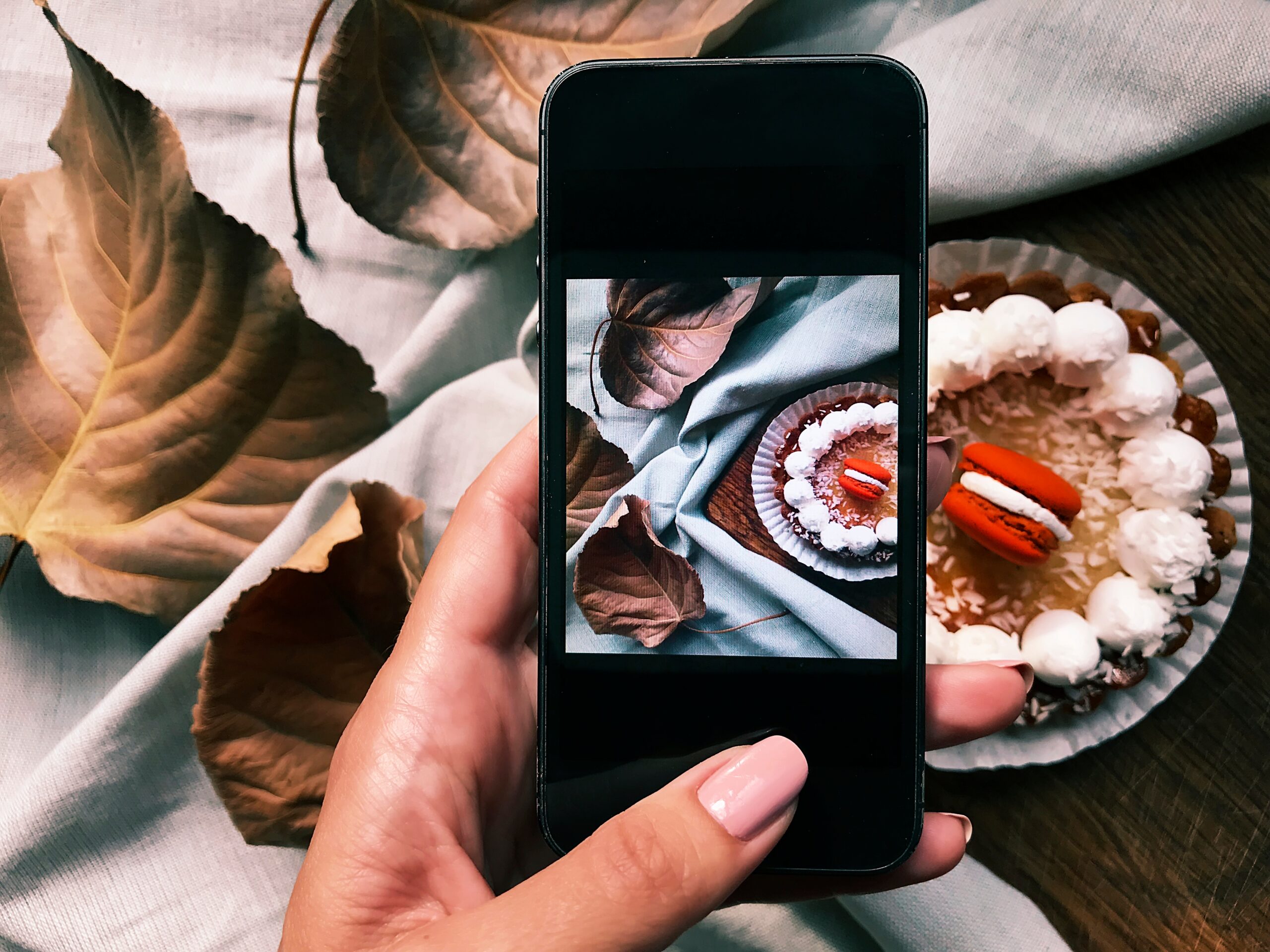 Increase Instagram Engagement Organically Without Spending a Penny - Restaurant Instagram taking photo of food