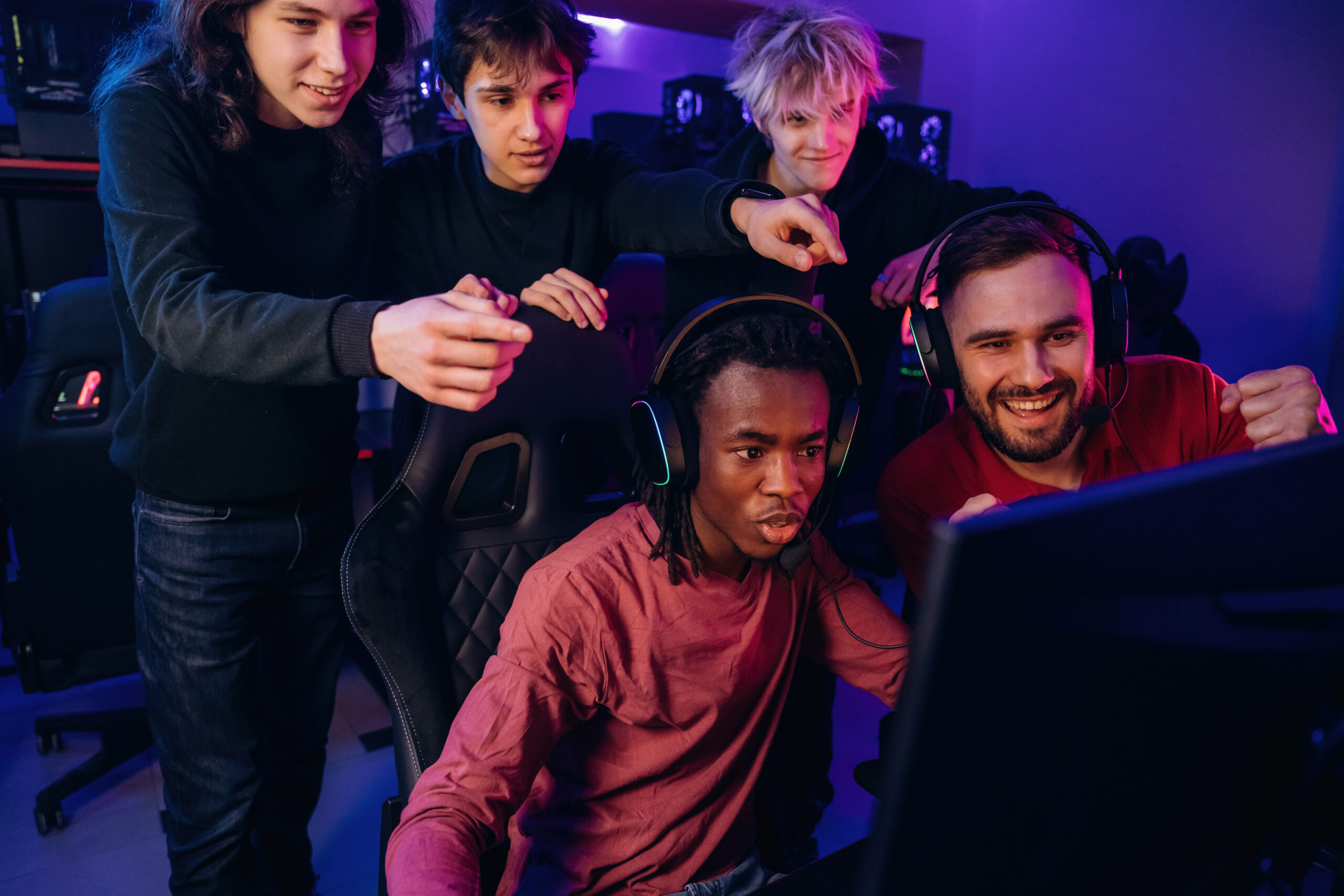 Proven Ways to Get More Gaming Customers - gamers playing online together