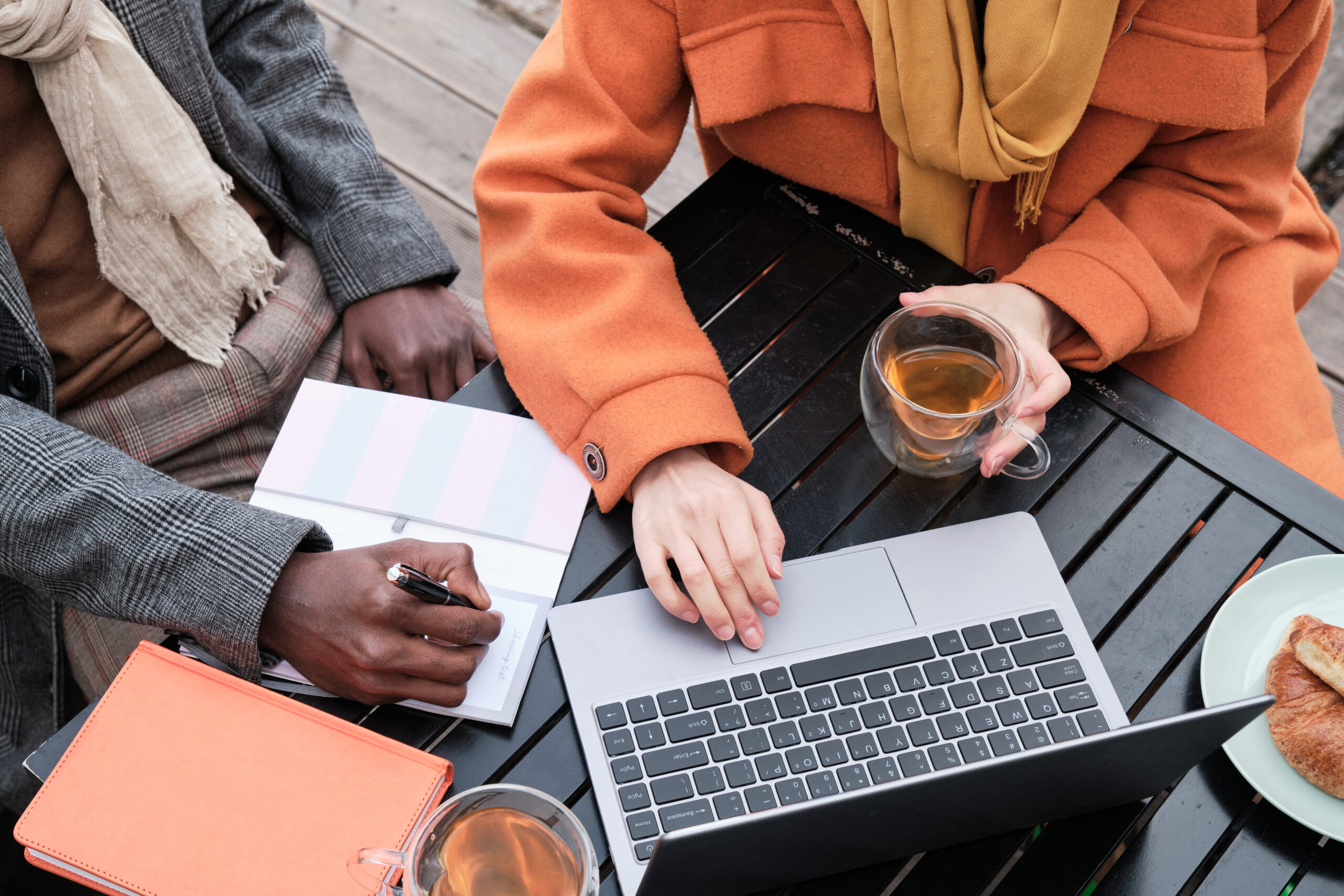 Affiliate Marketing for Bloggers - How to Start Earning Online as a Beginner - people on laptop