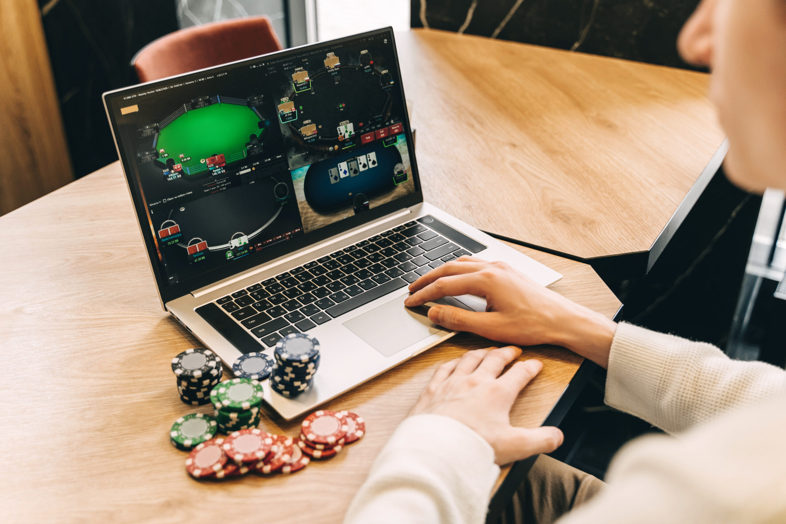 How Gamification in Casino Marketing Enhances Player Engagement and Loyalty - man playing online poker