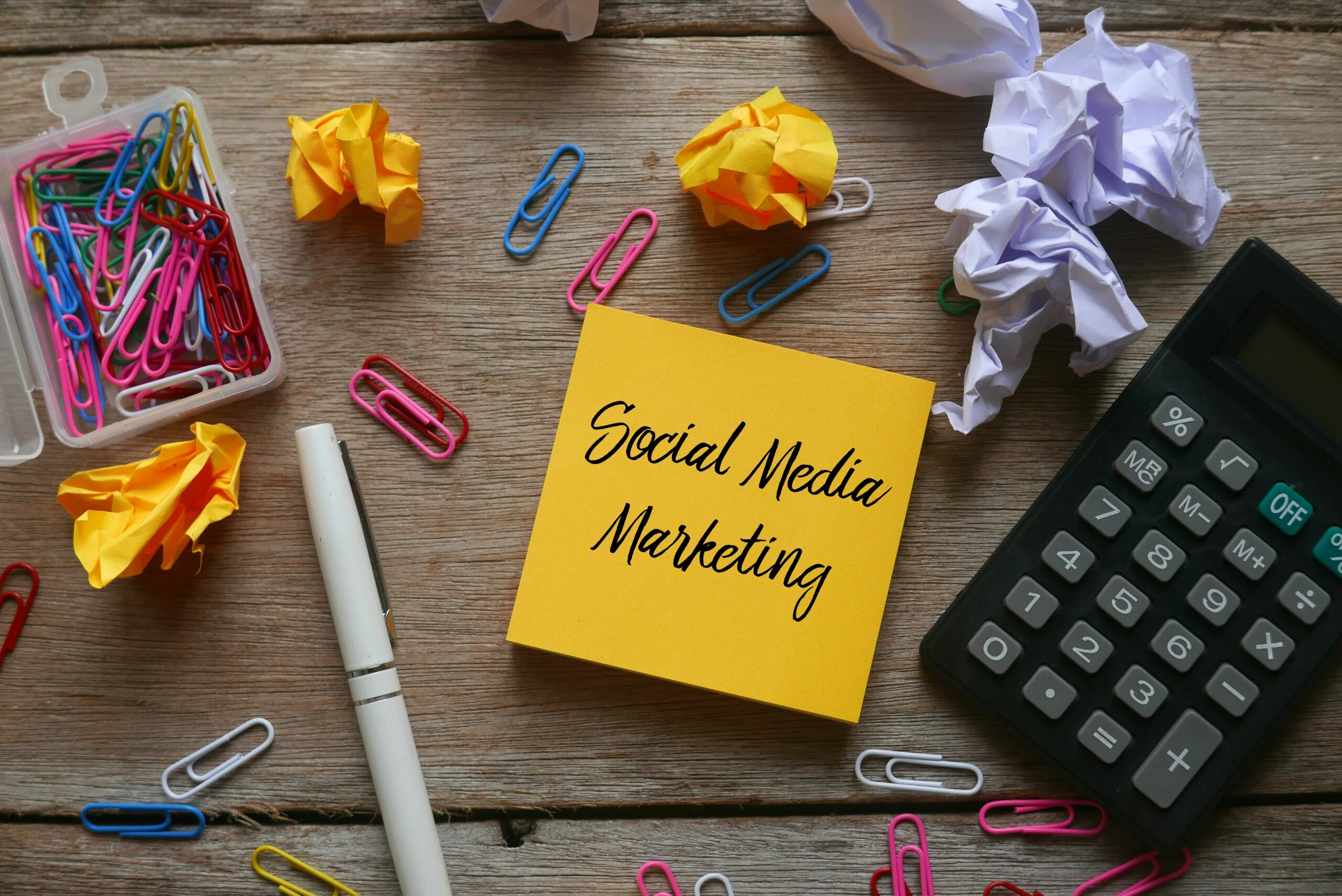 Maintain Branding on Social Media is Easier Than It Looks - social media on post-it