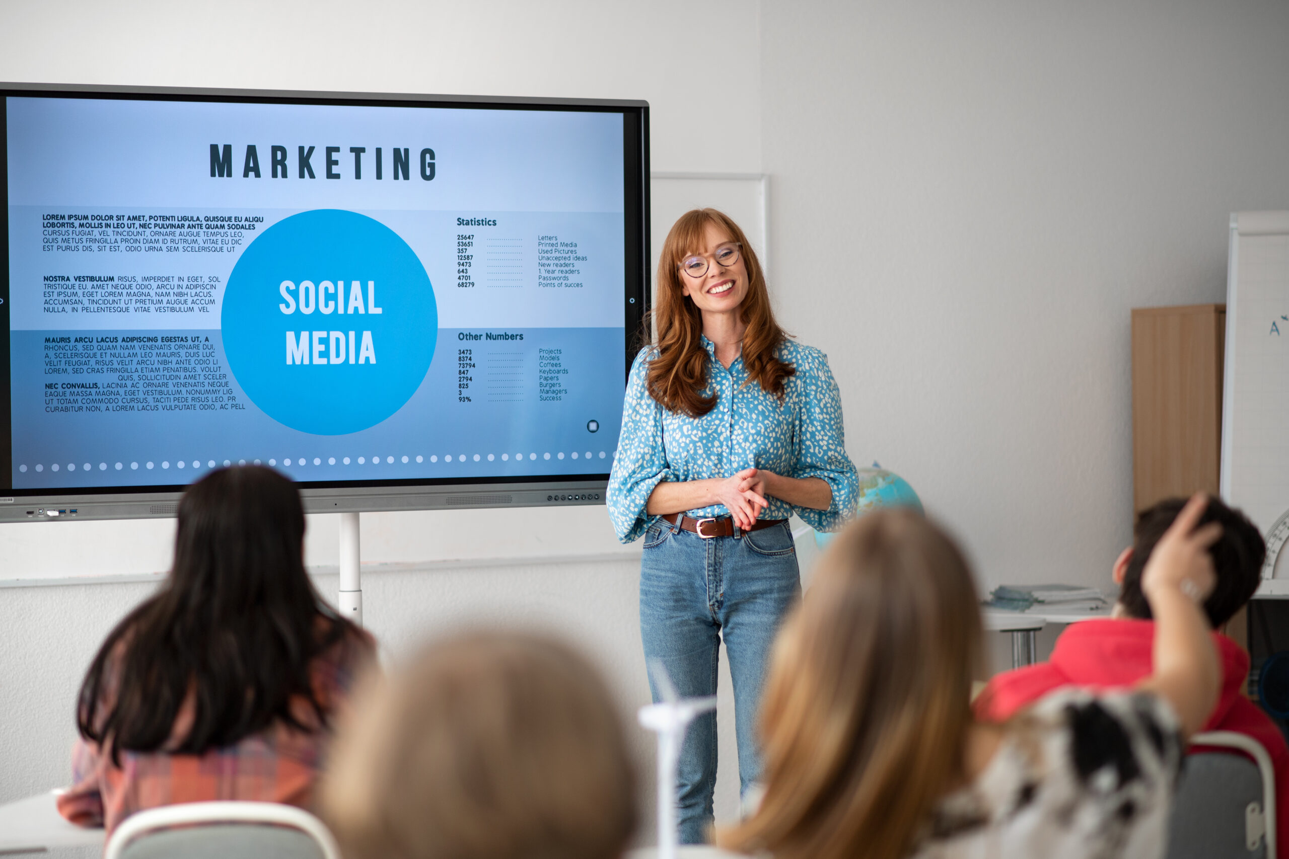 How to Hire Social Media Managers - Marketing Lesson by Social Media Manager