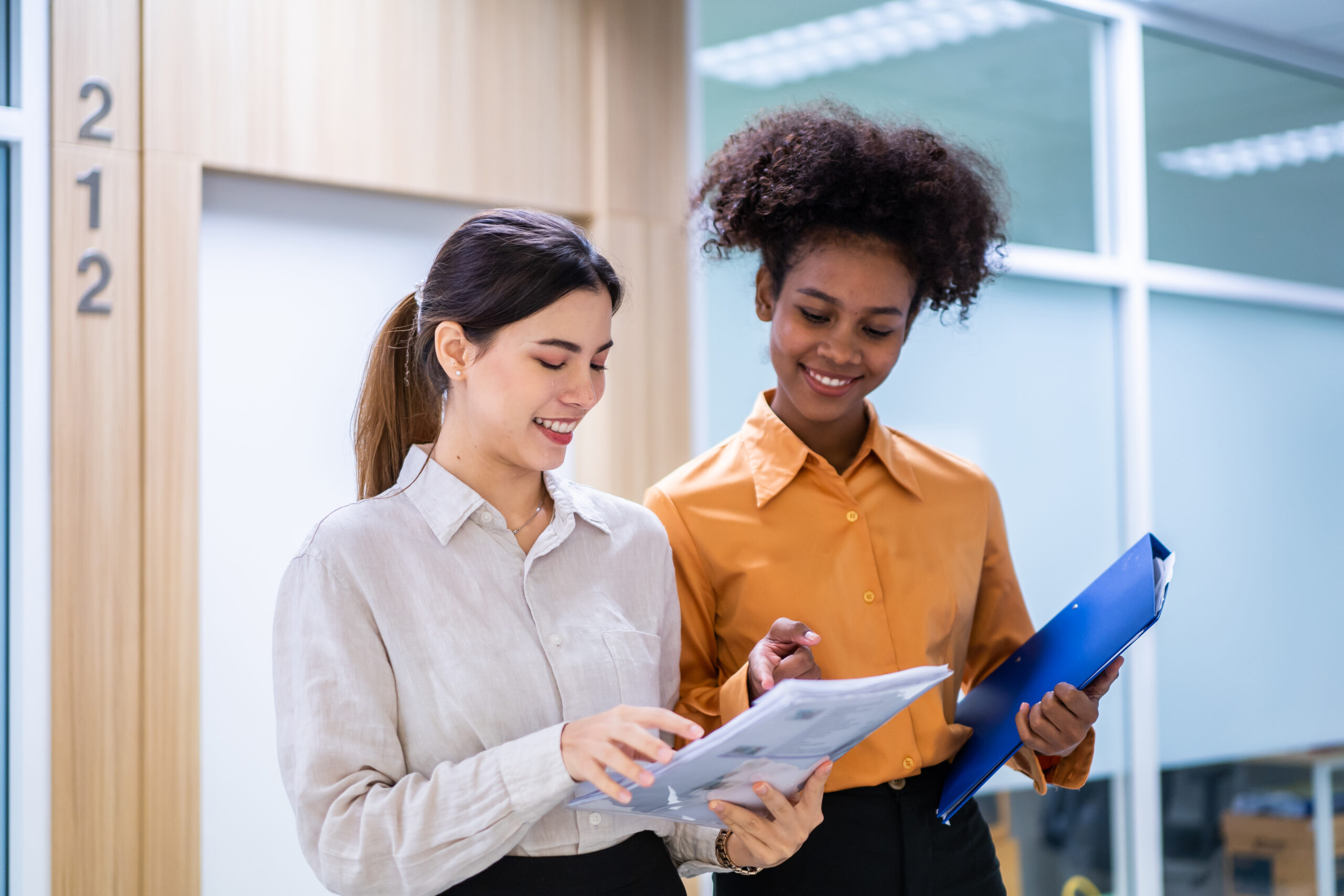 Two professionals performing an SEO audit cost